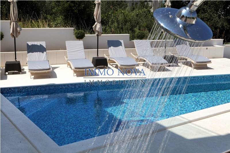 Schöne kleinere Villa mit Pool zu verkaufen, Ciovo, Trogir