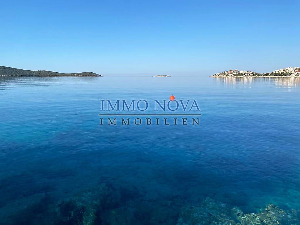 Ekskluzivna prodaja agencije ImmoNova: 1.red do mora, kuća s bazenom, prodaja