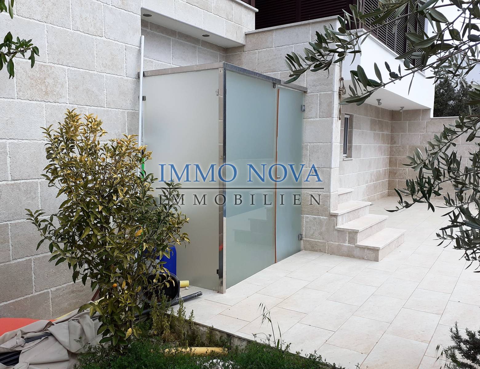 Exklusiver Verkauf der Agentur Immonova,1. Reihe zum Meer, Haus mit Swimmbad, zu verkaufen