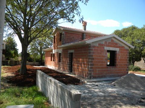 Single standing house with a swimming pool, newly constructed,  price: 215.000€