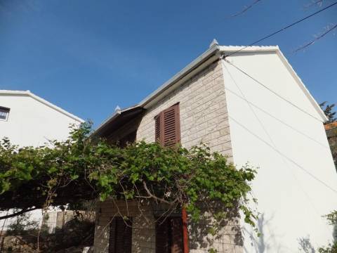 Kuća na prodaju, u neposrednoj blizini mora (30 m), Okrug Gornji, Čiovo, Trogir