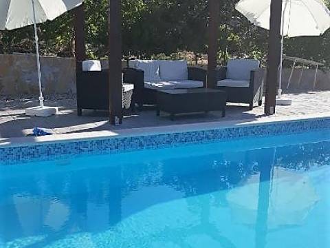 For sale, house (50 m2) with pool on a spacious land