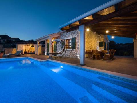 Razanj, house with pool, for sale