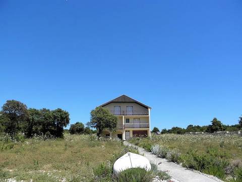 Seafront house, in need of renovation, perfect location