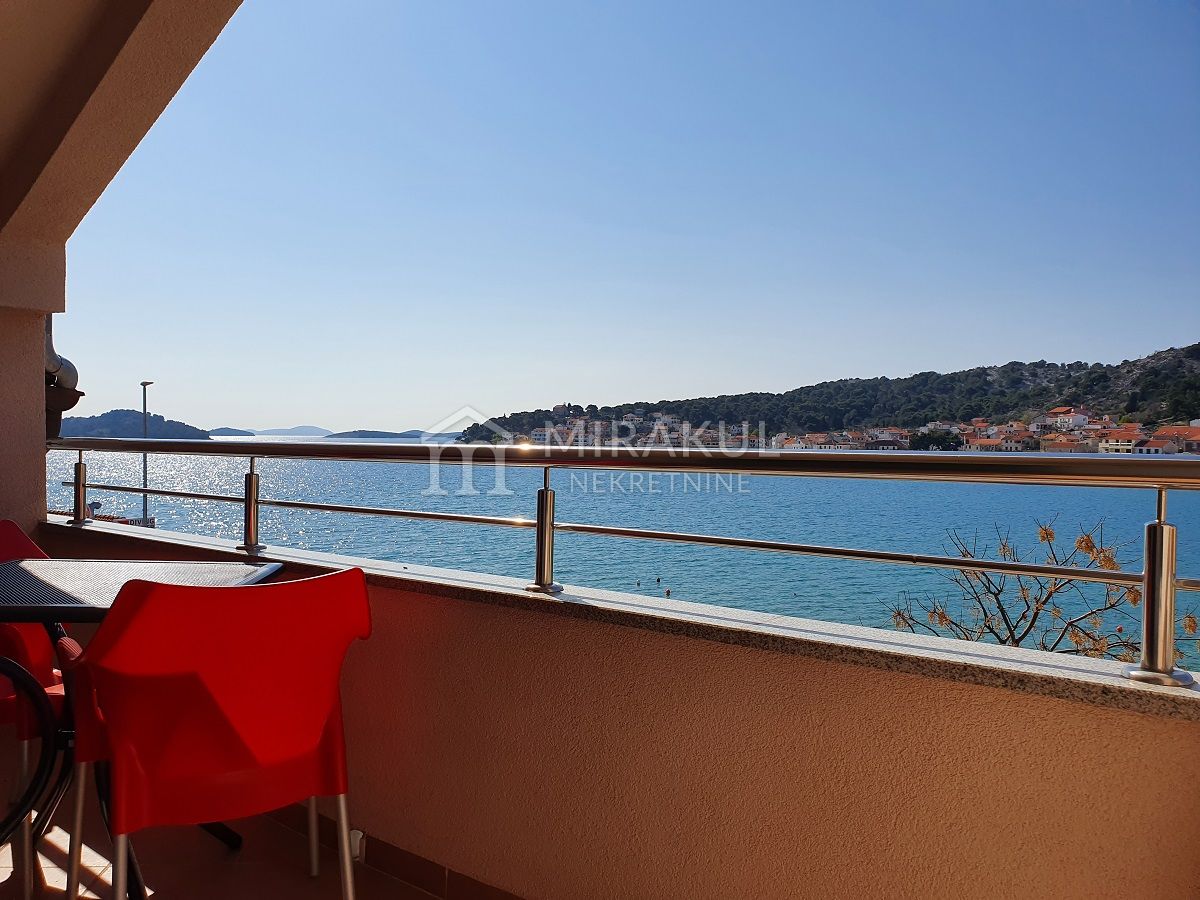 Real estate Tisno, 1st ROW FROM THE SEA, House in the center with 3 comfortable apartments