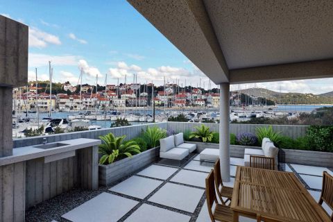 Immobilien Jezera, Modernes zweistöckiges Apartment in ausgezeichneter Lage nahe dem Meer