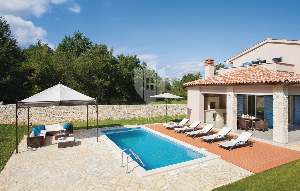 Labin, bella casa per vacanze con piscina