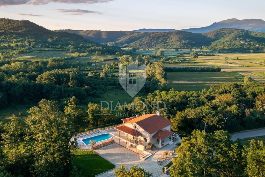Pićan, Umgebung, schöne Villa inmitten der Natur
