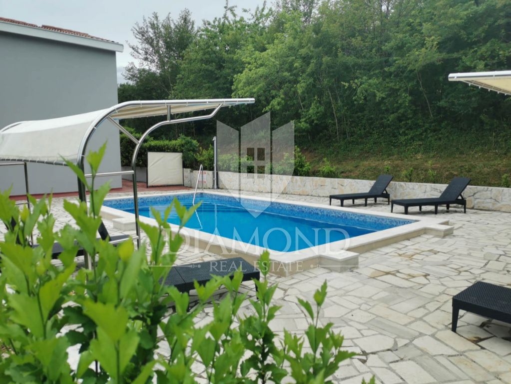 Buzet Bereich, Einfamilienhaus mit Swimmingpool in ruhiger Lage