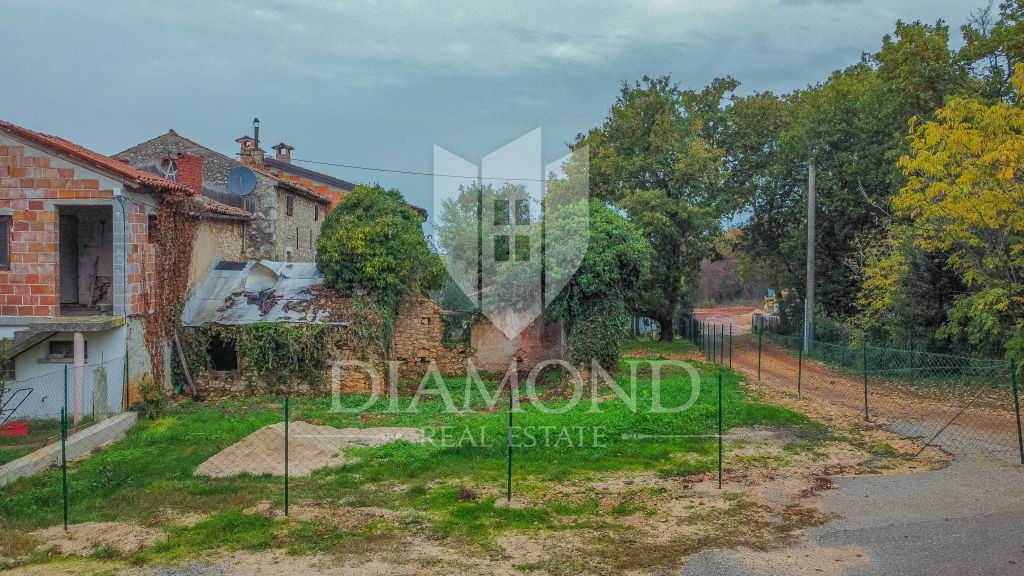 Umag area, stone house for renovation in a quiet location