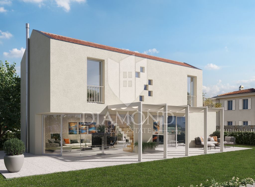 Poreč, surroundings, land with a project 100 m from the sea!