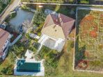 POREČ Grundstück mit zwei Häusern, Schwimmbad und Bauland