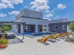 Istria, Vodnjan, Luxury house with heated pool and large terrace