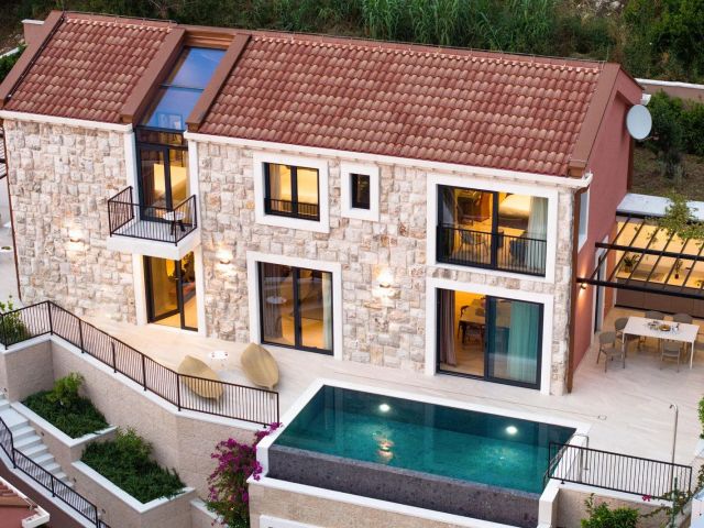 Prodaja luksuzne kuće s bazenom prvi red uz more u blizini Dubrovnika