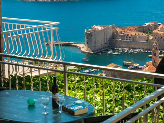 Prodaje se prekrasan stan s apartmanskom jedinicom i pogledom na Stari grad, Dubrovnik