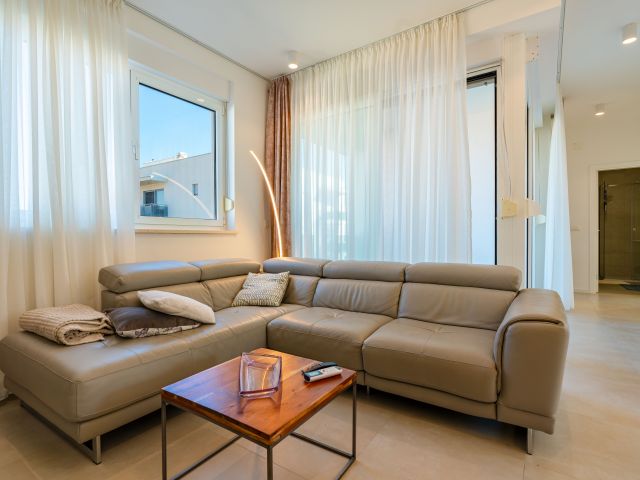Prodaja prekrasnog stana novije gradnje u gradu Korčuli